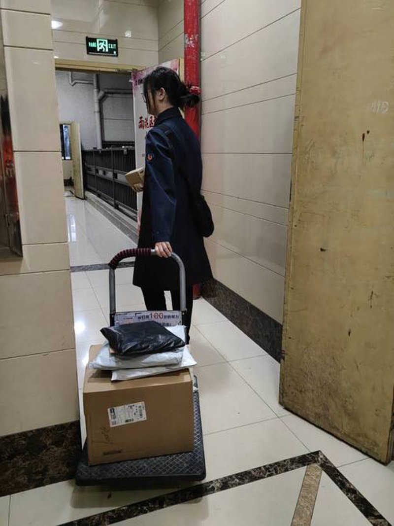 寄轻松：快递行业的温暖之风